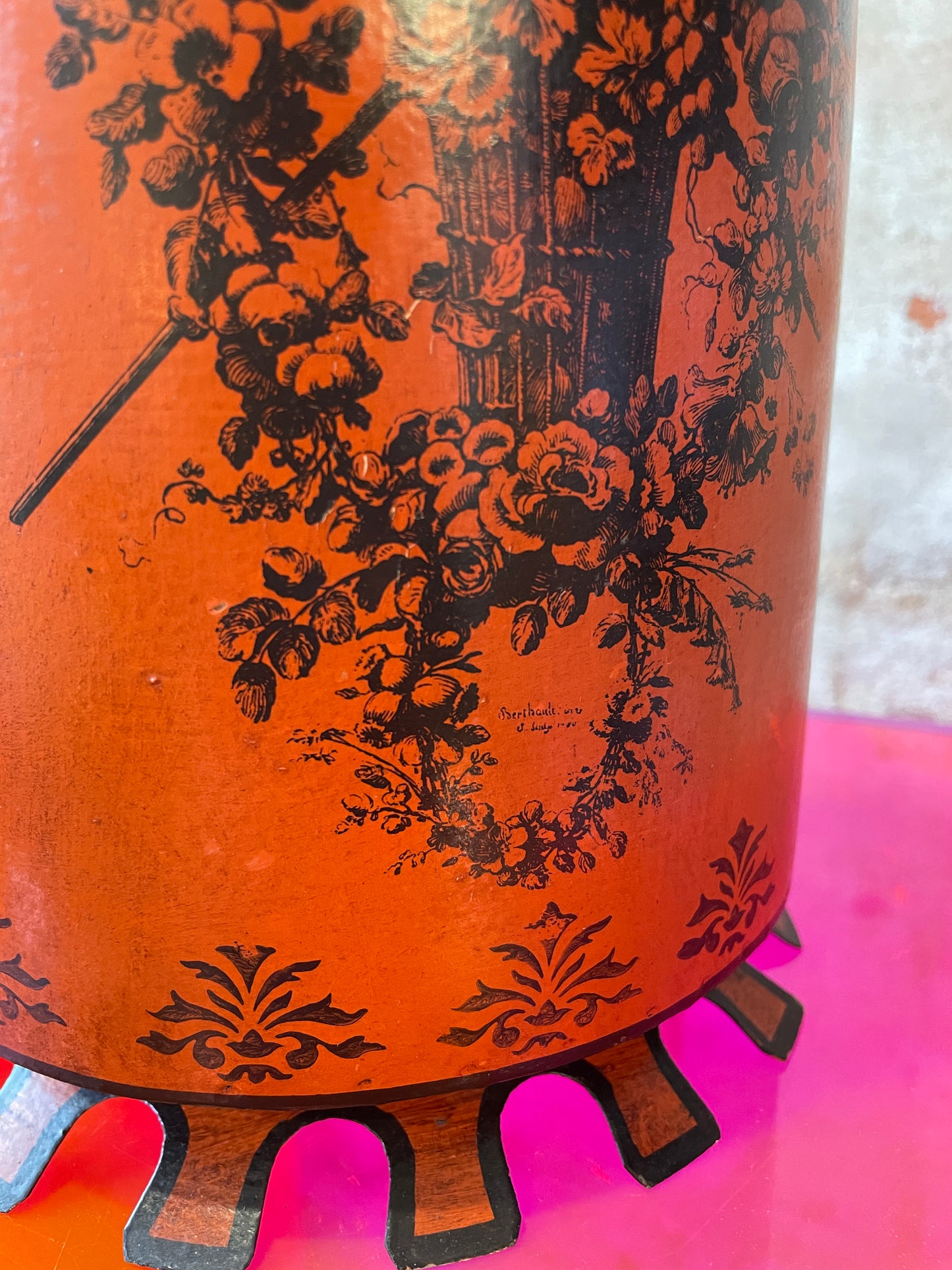 Italian Toleware Metal Footed Urn